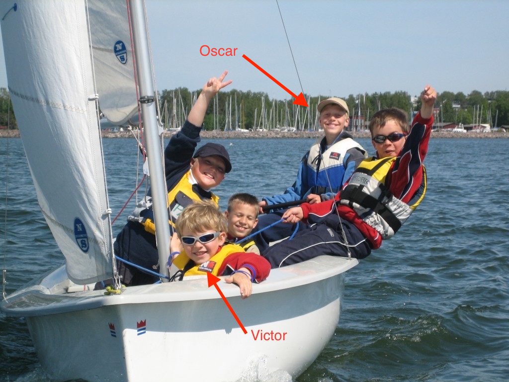 Oscar på seglingsskola seglandes 2-krona. 